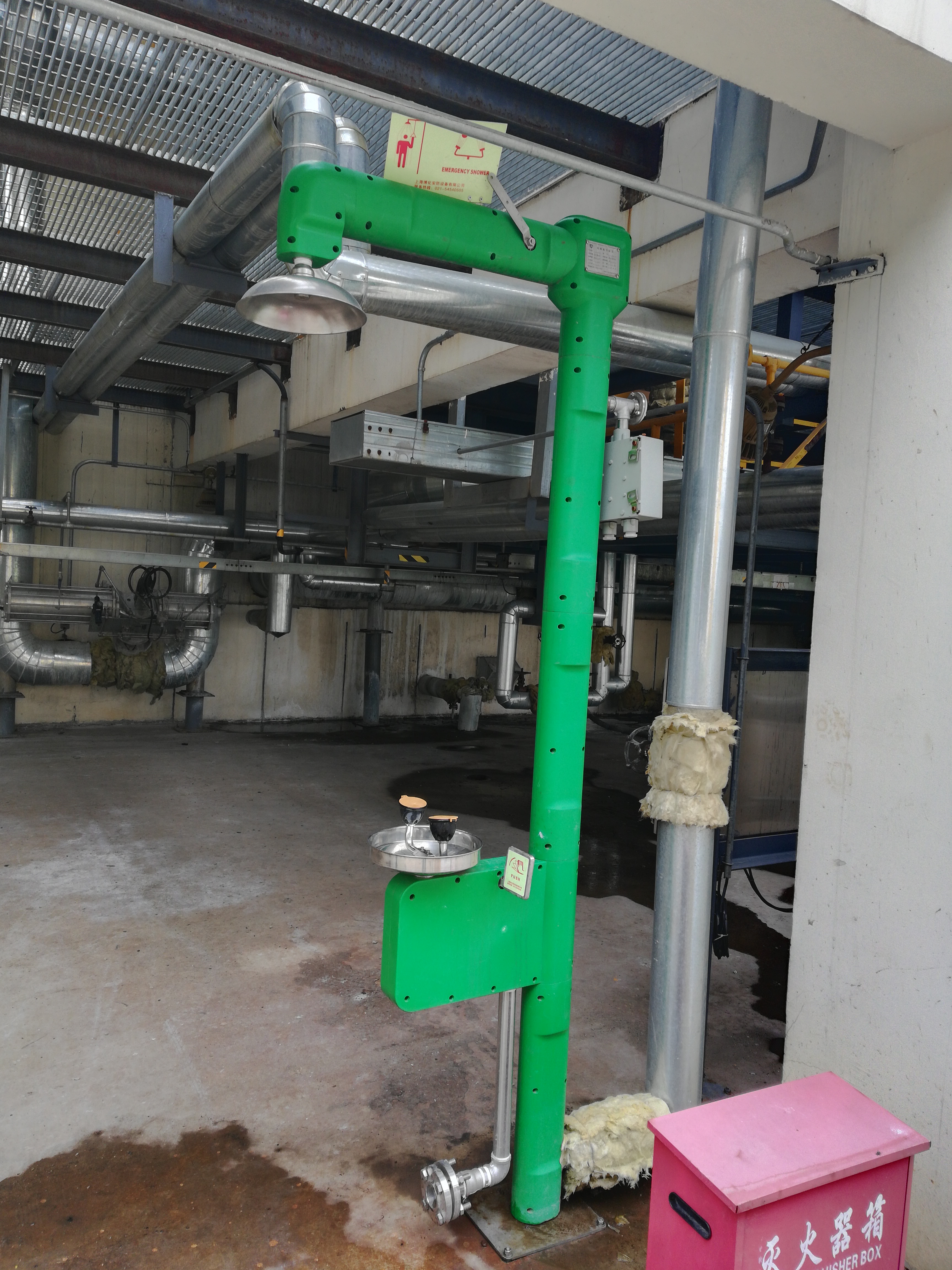 安环电伴热洗眼器使用场景